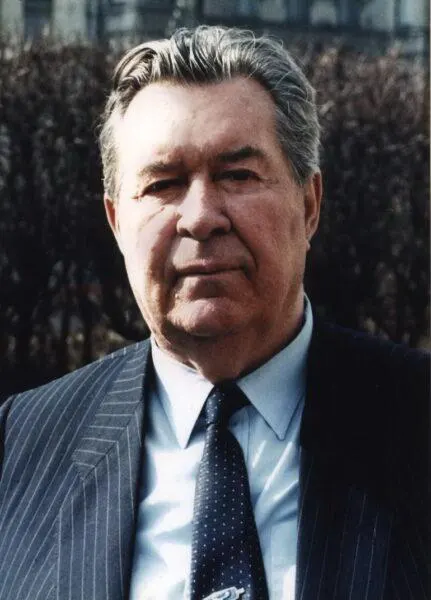 Довженко, Александр Романович